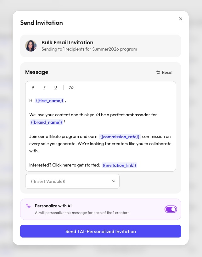 Interface d'invitation Fluenceur avec personnalisation IA et variables dynamiques